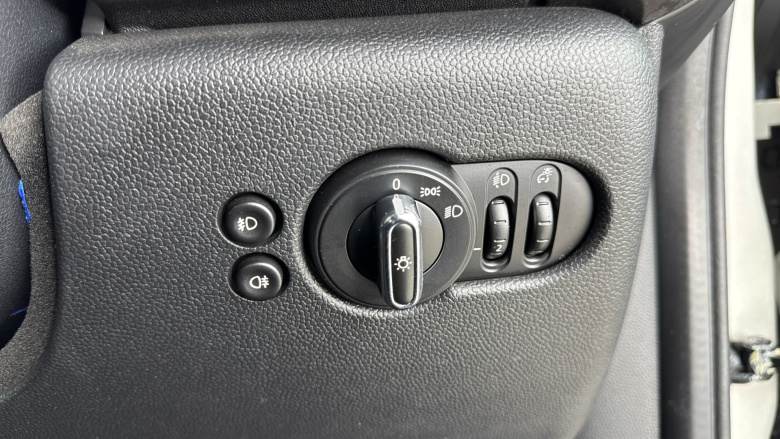 MINI Hatchback 1.5 Cooper 3dr Auto Petrol Hatchback